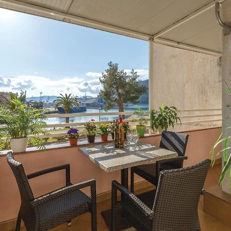 Awesome Apartment In Ploce With Kitchen 외부 사진