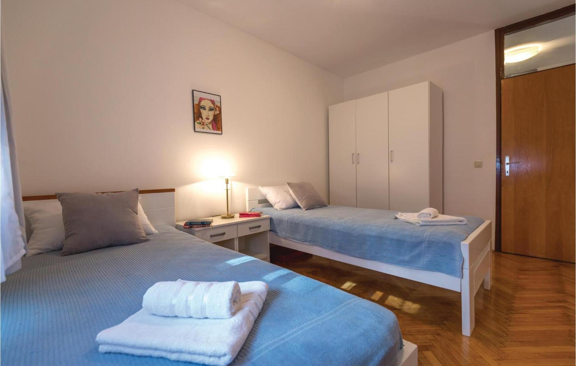 Awesome Apartment In Ploce With Kitchen 외부 사진